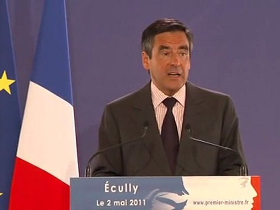 Fillon rencontre la police scientifique