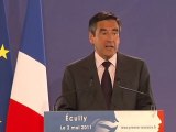 Fillon rencontre la police scientifique