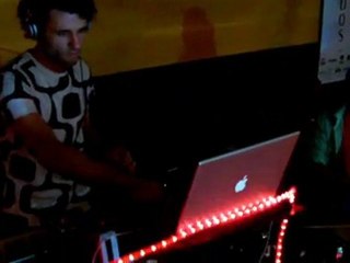 Wave - Bossa Eletrônica - DJ Patrick Dommarco e Percussão Hurate