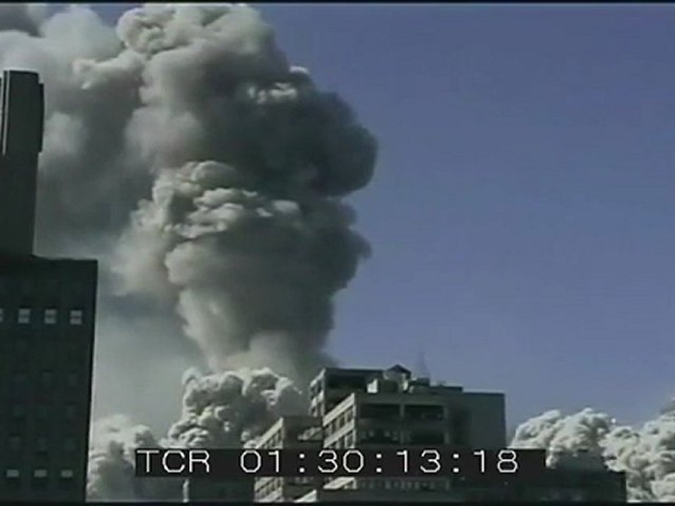 11 SEPTEMBRE 2001 10h28 La Tour Nord du World Trade Center S'Effondre RARE