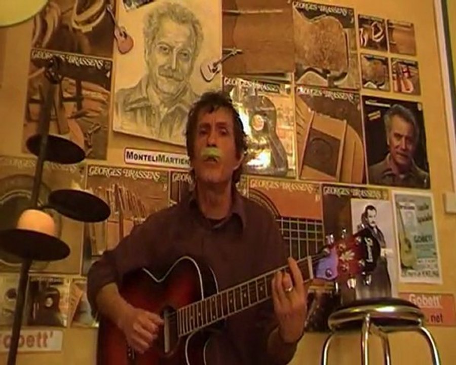 La rose, la bouteille, et la poignée de main (23)