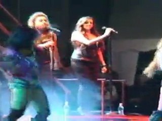 Miley Cyrus enciende al público ecuatoriano en el inicio de su gira 'Gypsy Heart'