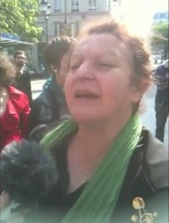 Marche funèbre de AIDES et d'Act Up-Paris devant le Sénat