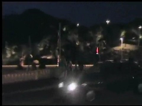 La poetesse Nathy Ebriet a la plage et resto a Biarritz