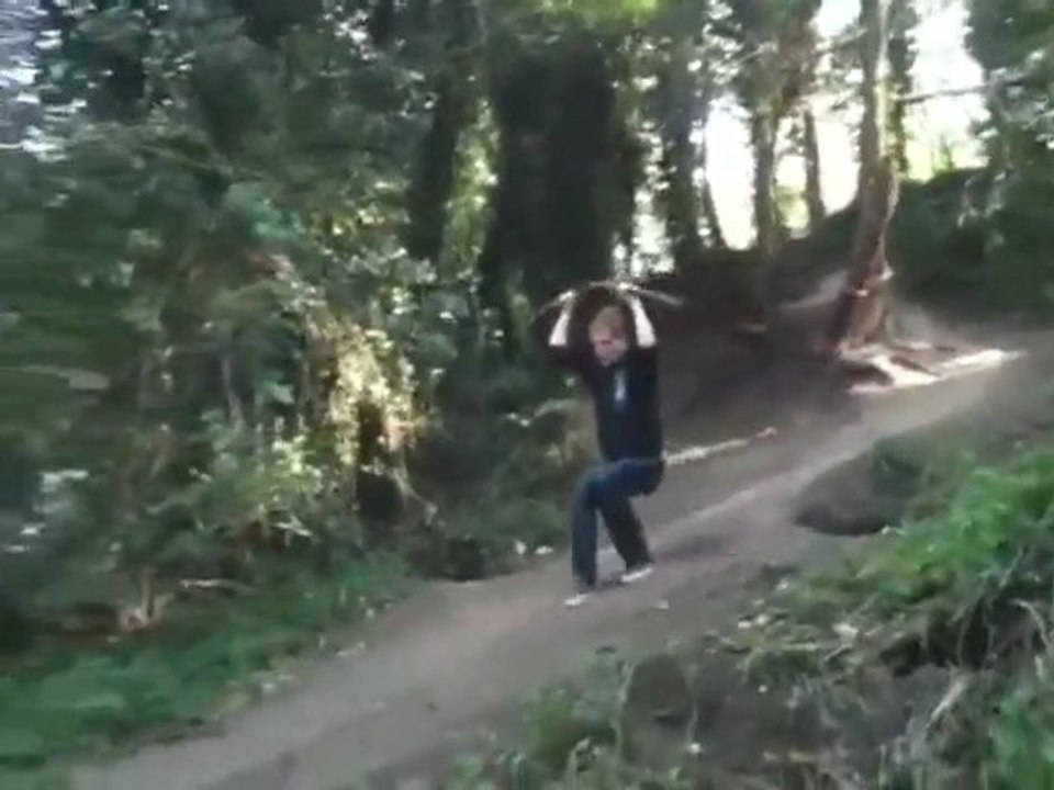 Tarzan fai da te: ahi ahi ahi