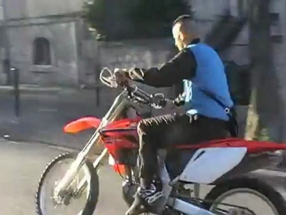 CLIP AVIGNON 84