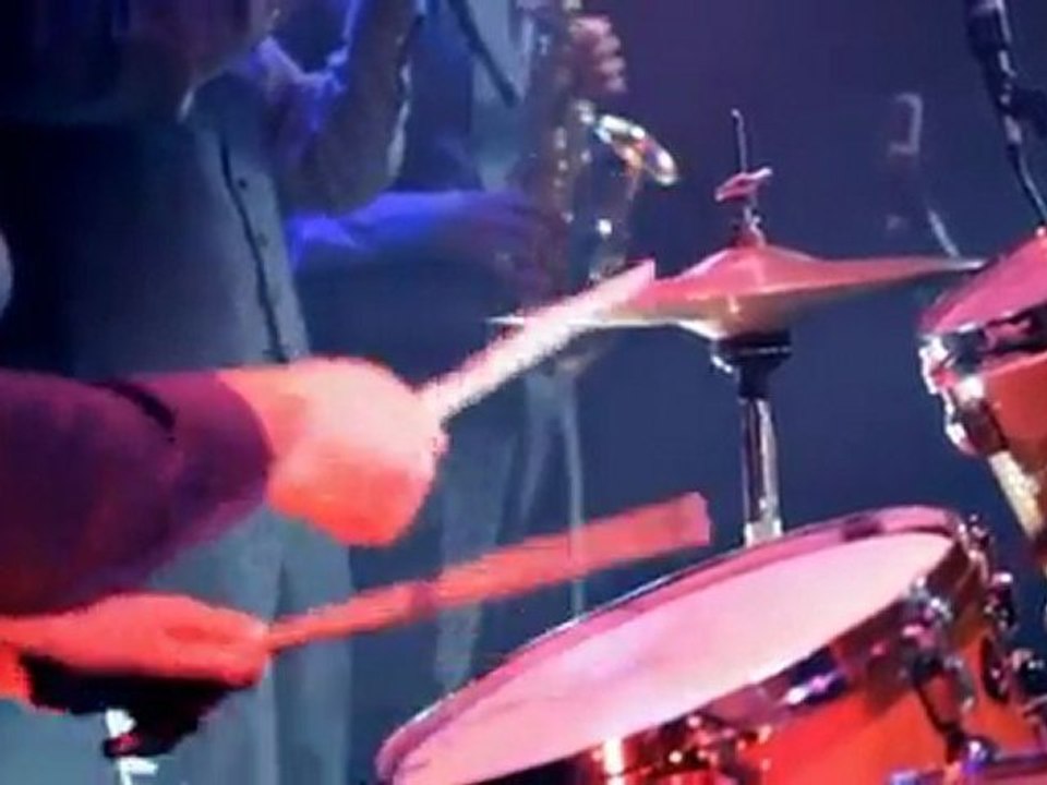 Wedding Bands and Cover Bands at www.warble-entertainment.com - Entertainment Agency Party Band The Indie Killers