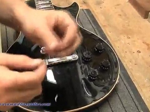Changer ses cordes: guitare type Les Paul