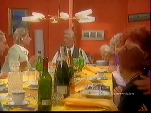 Les Guignols de l'info - Le 5 mai, votez (Le repas de famille) 2002