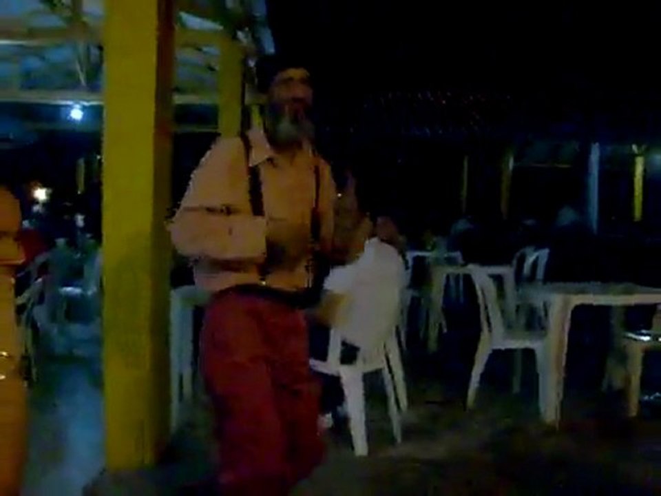 Osama bin laden bailando en montanita