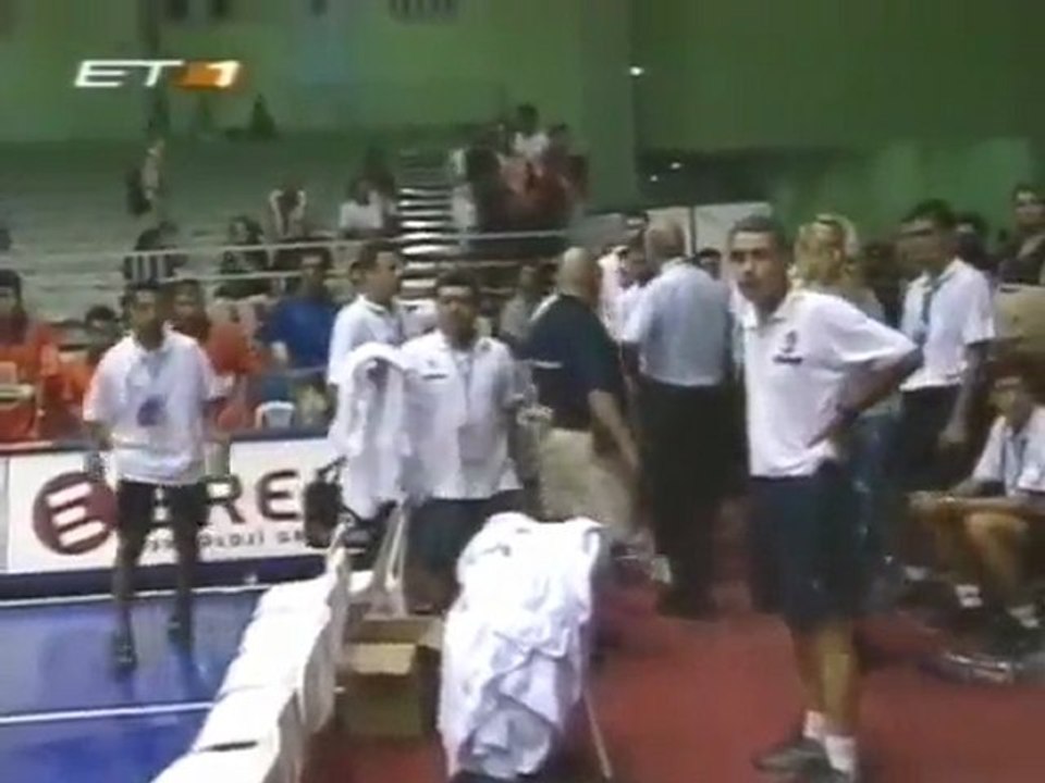 Damir Mrsic ile Georgios Kalaitzis arasındaki yumruklaşma