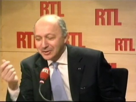 Laurent Fabius confond Apathie et Sarkozy