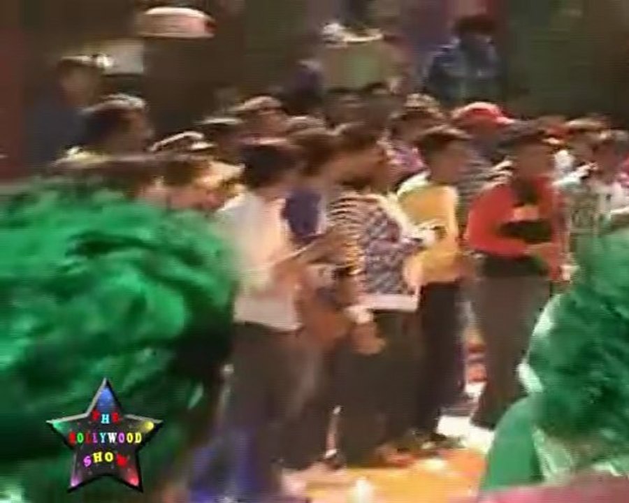 Shakti Kapoor Stares Sexy Shweta Tiwari On Location Of "Bin Bulaye Baraati"