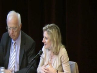 Denis Jacquat, député de la Moselle et Valérie Rosso-Debord, député de Meurthe-et-Moselle lors de la 5è rencontres parlementaires sur la dépendance à Paris, le 3 mai 2011 : "De la convergence, de la transversalité, de la simplification des répon