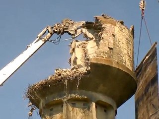 Doméliers : démolition du château d'eau