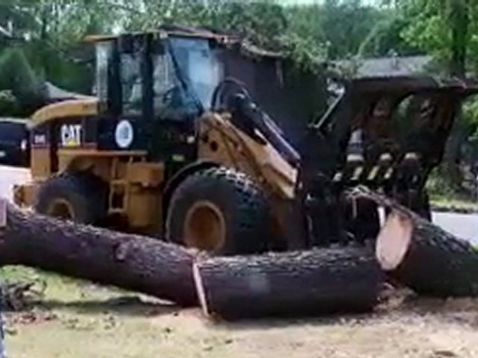CBN's Operation Blessing Helps Tornado Cleanup in ...