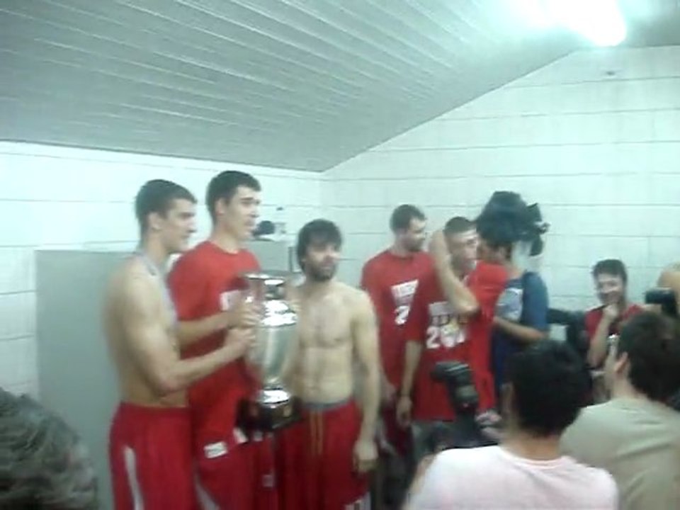 RedPlanet.gr - Πανηγυρισμοί στα αποδυτήρια  (3)