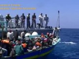 Lampedusa (AG) - Lo sbarco di altri 2i6 immigrati