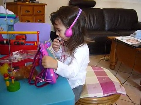 26 octobre 2009 - Clémence chante une souris verte...