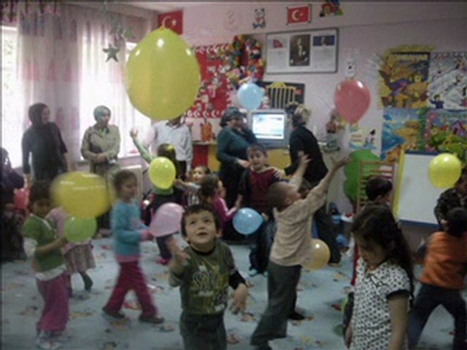 Giresun Yağlıdere Merkez İlköğretim Okulu ( Anasınıfı tarafından " Anneler Günü " için hazırlanan slayt2 )