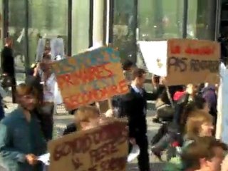 Cycliste terroriste ! Manif "Anti Ecolo" à la Défense le 5 mai 2011