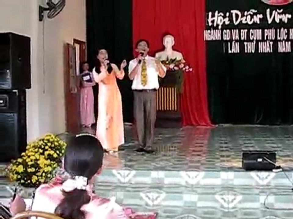 Tren Cong Truong Ron Tieng Ca