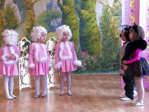 Кошка разговаривает с котятами из спектакля в детском саду СОЛНЫШКО, 1236