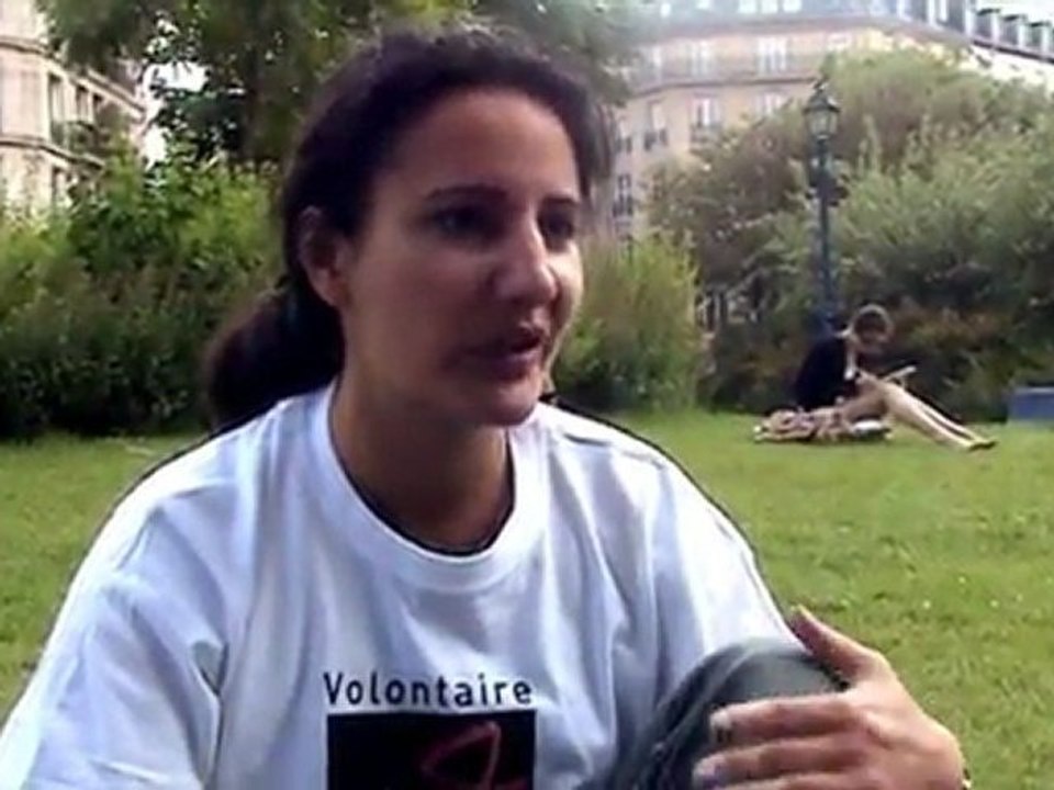 Les bénévoles Solidarité Sida sur le terrain : tractage