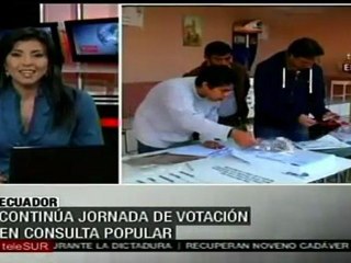 Continúa jornada de votación en consulta popular en Ecuado