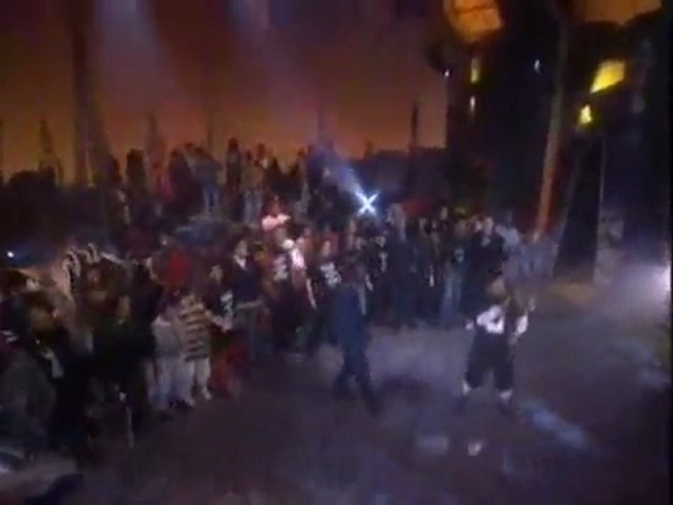 Naughty By Nature - "Hip Hop Hooray" ( Live ) 1993