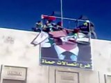 Syrie: des manifestants déchirent le portrait de Bachar el-Assad