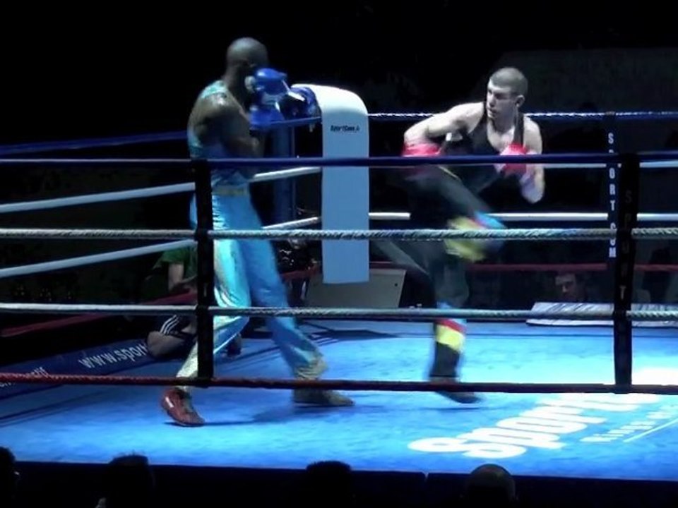 Finale du Championnat de France Elite A 2011. Savate Boxe française à Coubertin Paris. Combat 5 et 6