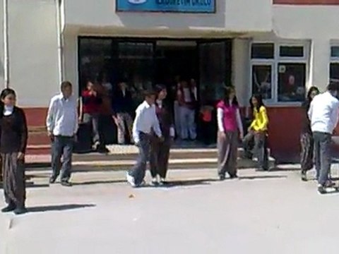 Şehit Ekrem Saygı İlköğretim Okulu 23 Nisan 2011 Komedi Dans Gösterisi