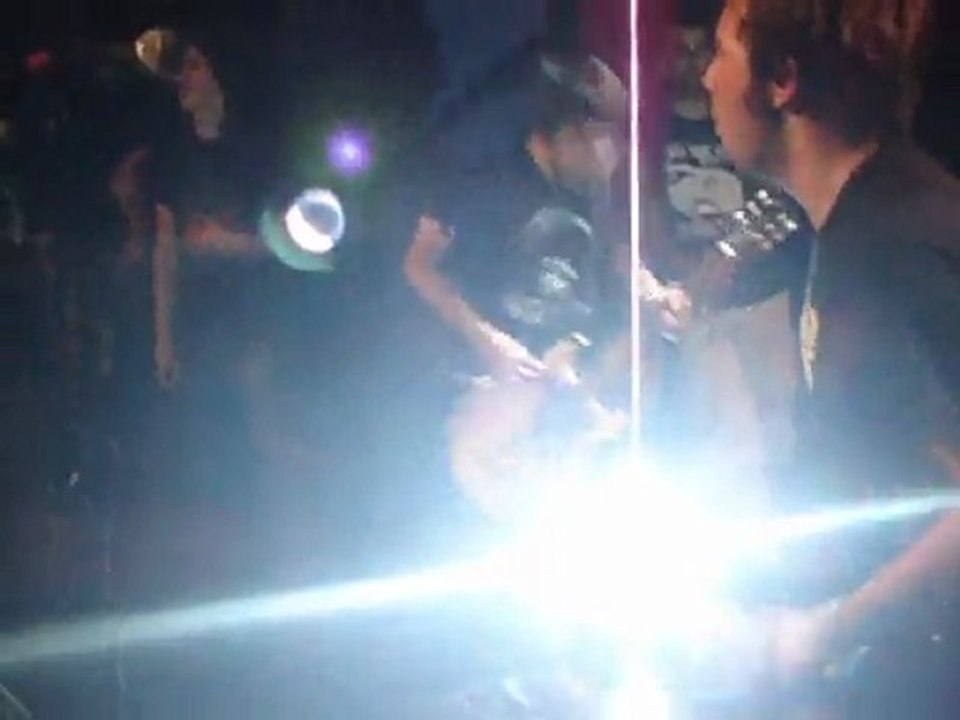 Guerilla poubelle : tapis roulant (07/052011) @ FRESNE