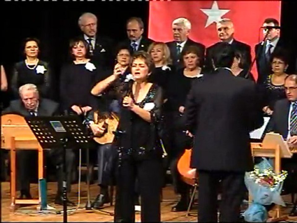 Tülov korosu Nihavent Kirpiklerinin Gölgesi Güllerle Bezenmiş Solist Emine Davaslıgil