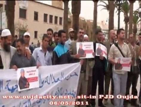 حزب العدالة والتنمية بوجدة ينظم وقفة احتجاجية تضامنا مع الصحفي رشيد نيني مديرجريدة المساء