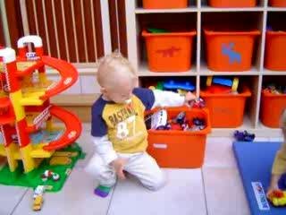 Spelen met de auto's