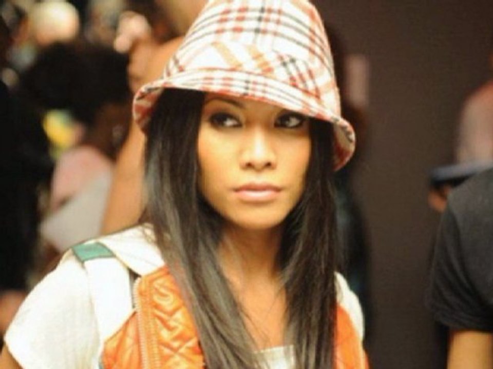 Anggun helps Kalaweit