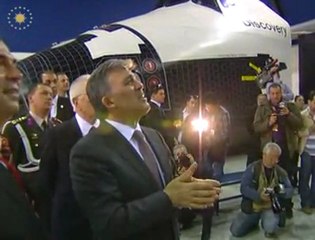 Cumhurbaşkanı Gül, İzmir'de Uzay Kampını gezdi