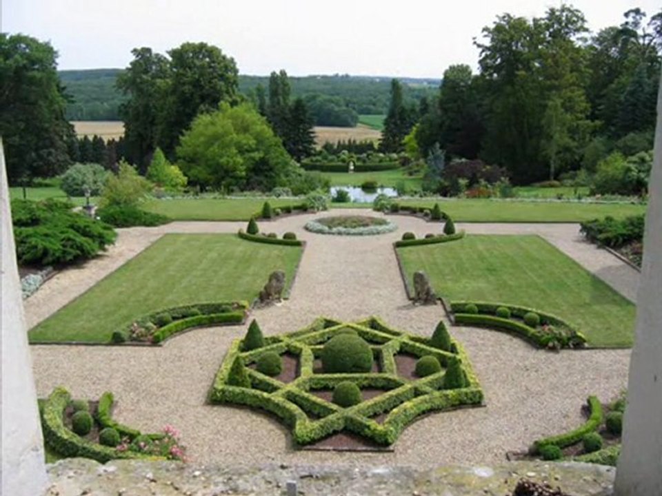 ILE DE FRANCE VENTE CHATEAU 16EME SIECLE 9 HECTARES