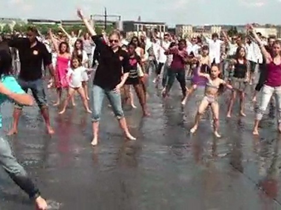 FLASH MOB - CAMPUS CHARTRONS