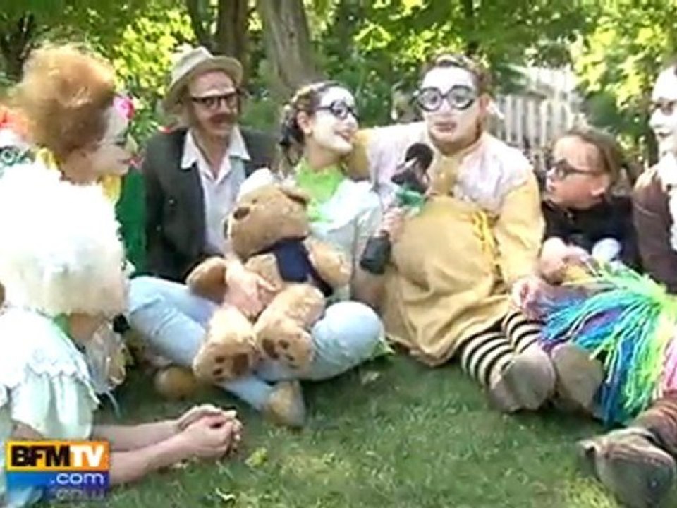 Des clowns sans nez rouges et muets