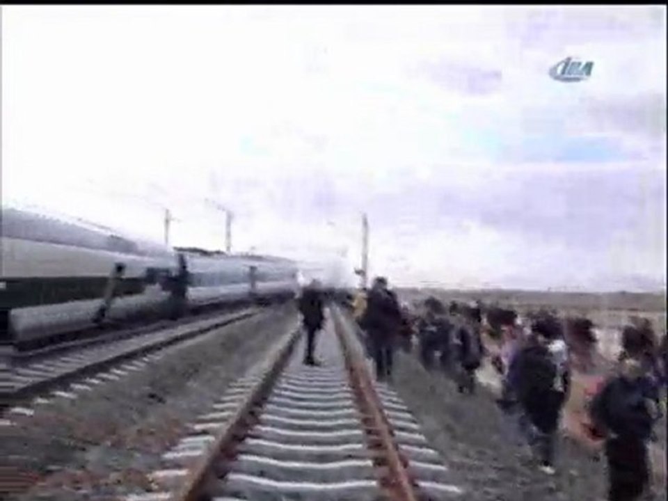 Hayaldi Kabus Oldu: Hızlı Tren