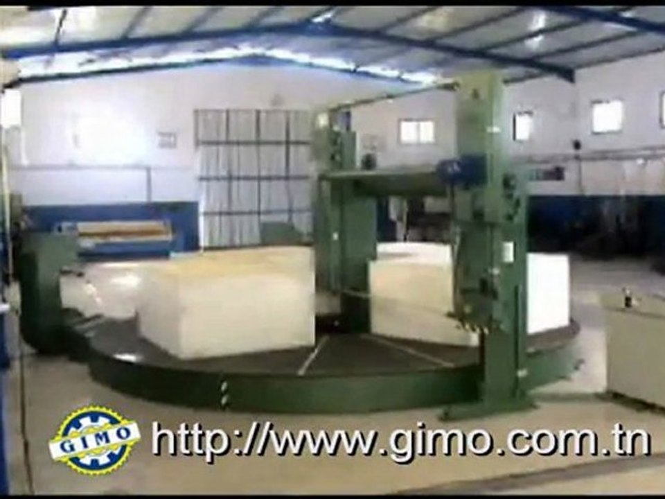 Scie horizontale à table tournante pour découper la mousse (GIMO)