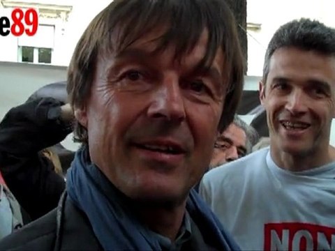 Retrouvailles Eva Joly-Nicolas Hulot à la manif contre les gaz de schiste