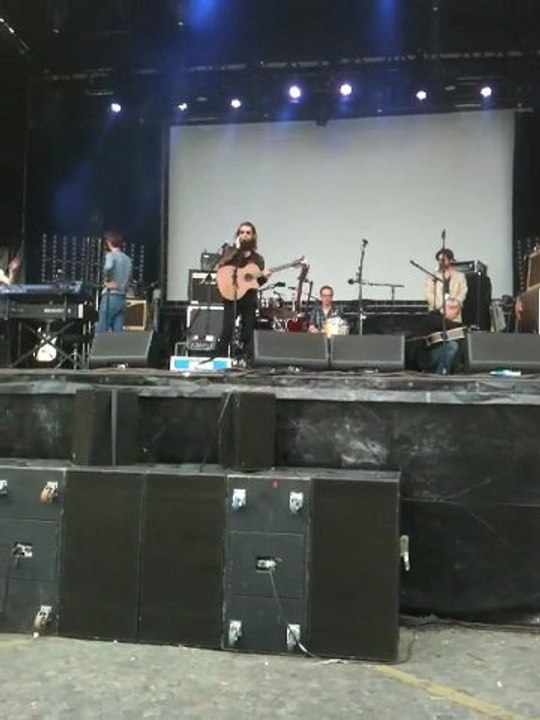 JP Nataf en répétition avant le concert Place de la Bastille le 10 mai 2011