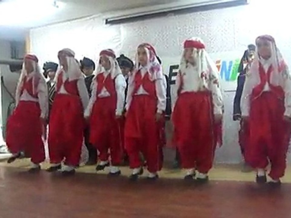 4 - A SINIFI ARTVİN YÖRESİ HALK OYUNLARI GÖSTERİSİ