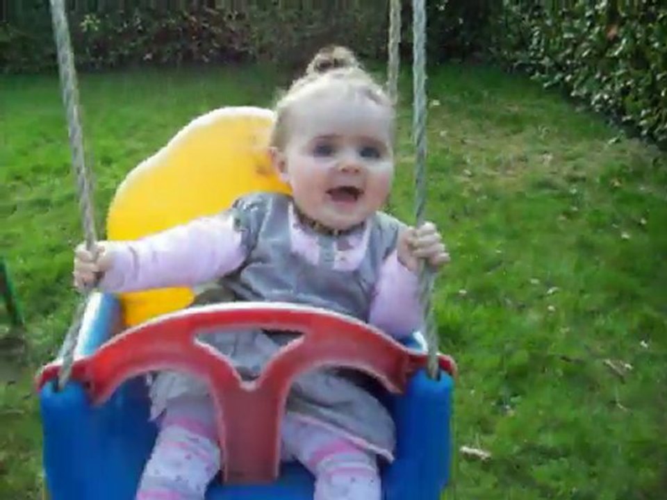 Nos deux molusques a la balancoire