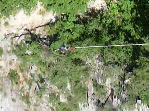 saut à l'élastique le 8 mai 2011 au pont de Ponsonnas