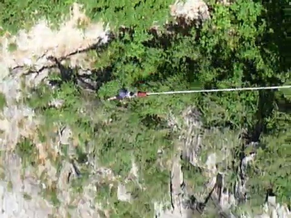 saut à l'élastique le 8 mai 2011 au pont de Ponsonnas